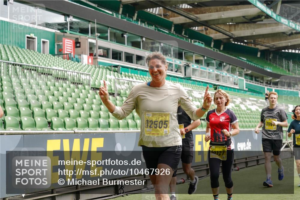 13.09.2026 - 21. swb-Marathon Bremen Michael Burmester http://msf.ph/oto/10467926 13.09.2026 10:35:59 Laufen im Stadion 10093, 10144, 10147, 10152, 10153, 10154, 10157, 10160, 10173, 10175, 10181, 10182, 10185, 10187, 10195, 10198, 10245, 10251, 10257, 10263, 10272, 10275, 10278, 10291, 10296, 10306, 10309, 10338, 10357, 10367, 10368, 10369, 10377, 10382, 10390, 10403, 10409, 10411, 10420, 10427, 10429, 10439, 10473, 10477, 10481, 10485, 10492, 10528, 10531, 10559, 10560, 10569, 10607, 10617, 10633, 10636, 10639, 10671, 10672, 10677, 10715, 10928, 11803, 11965, 10146, 10222 meine-sportfotos.de