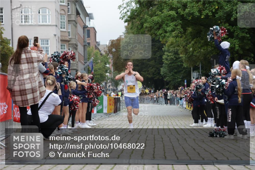 13.09.2026 - Kiel Lauf Yannick Fuchs http://msf.ph/oto/10468022 13.09.2026 10:17:51 Ziel 11389, 364, 364 meine-sportfotos.de