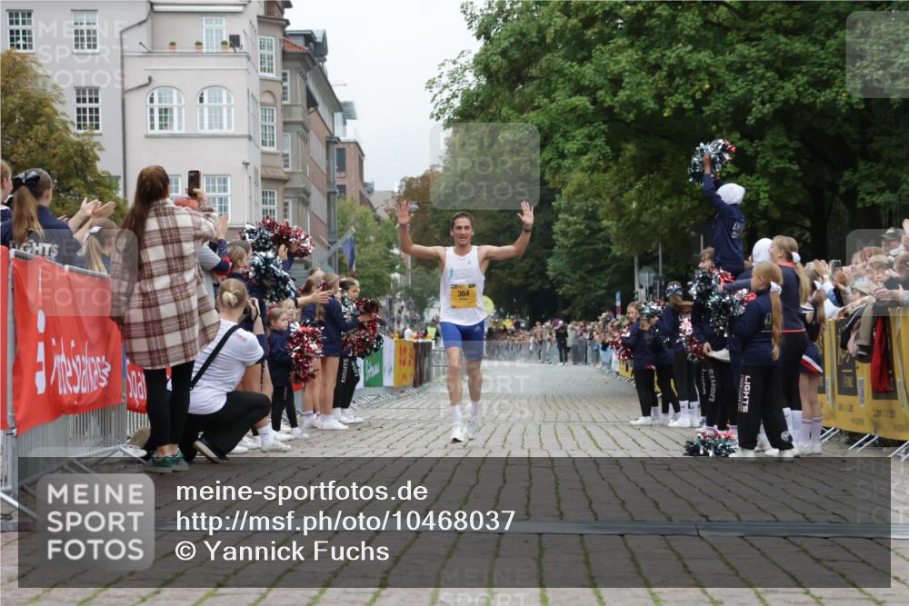 13.09.2026 - Kiel Lauf Yannick Fuchs http://msf.ph/oto/10468037 13.09.2026 10:17:51 Ziel 11389, 364, 364 meine-sportfotos.de