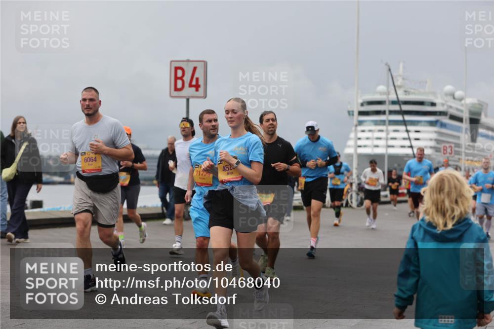 13.09.2026 - Kiel Lauf Andreas Tolksdorf http://msf.ph/oto/10468040 13.09.2026 12:08:26 Kiellinie 4, 19, 6064, 11729, 452, 83 meine-sportfotos.de