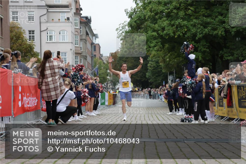 13.09.2026 - Kiel Lauf Yannick Fuchs http://msf.ph/oto/10468043 13.09.2026 10:17:51 Ziel 11389, 364, 364 meine-sportfotos.de