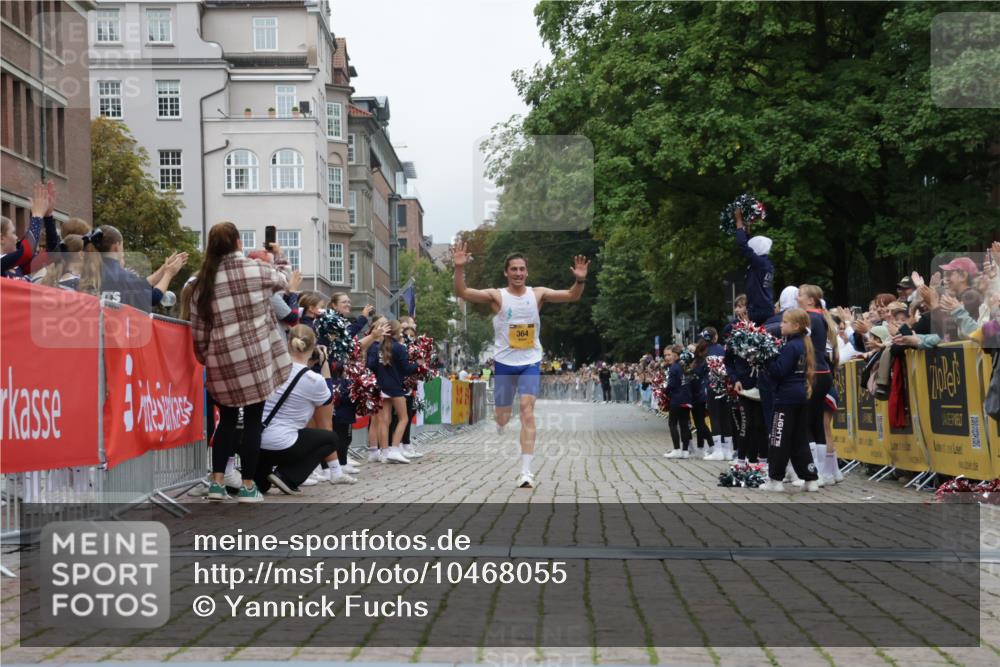 13.09.2026 - Kiel Lauf Yannick Fuchs http://msf.ph/oto/10468055 13.09.2026 10:17:52 Ziel 11389, 364, 364 meine-sportfotos.de