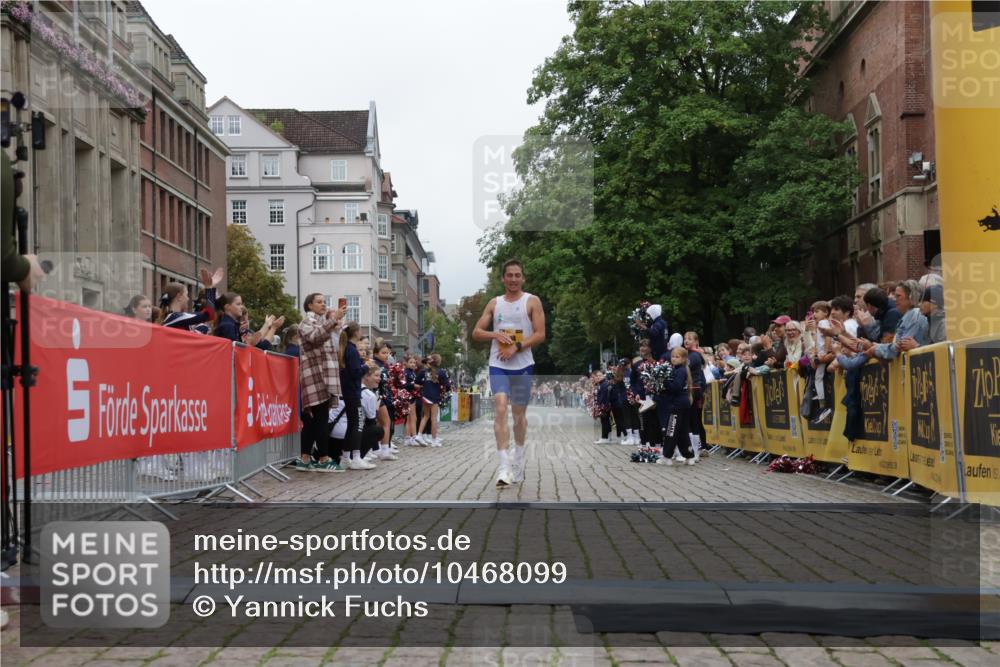 13.09.2026 - Kiel Lauf Yannick Fuchs http://msf.ph/oto/10468099 13.09.2026 10:17:53 Ziel 11389, 364, 364 meine-sportfotos.de
