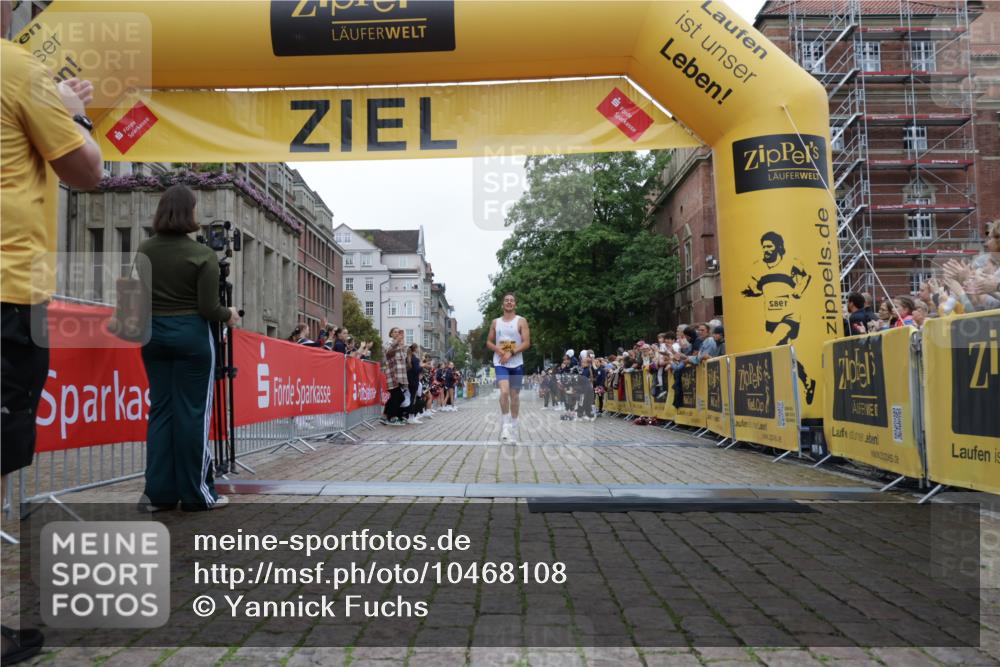 13.09.2026 - Kiel Lauf Yannick Fuchs http://msf.ph/oto/10468108 13.09.2026 10:17:54 Ziel 11389, 364, 364 meine-sportfotos.de