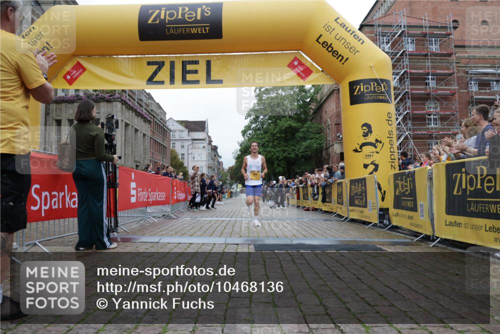 13.09.2026 - Kiel Lauf Yannick Fuchs http://msf.ph/oto/10468136 13.09.2026 10:17:54 Ziel 11389, 364, 364 meine-sportfotos.de