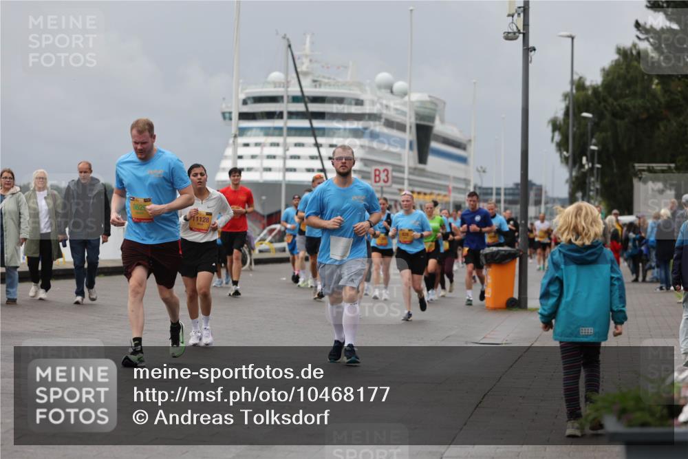 13.09.2026 - Kiel Lauf Andreas Tolksdorf http://msf.ph/oto/10468177 13.09.2026 12:08:30 Kiellinie 8629, 11128, 3 meine-sportfotos.de