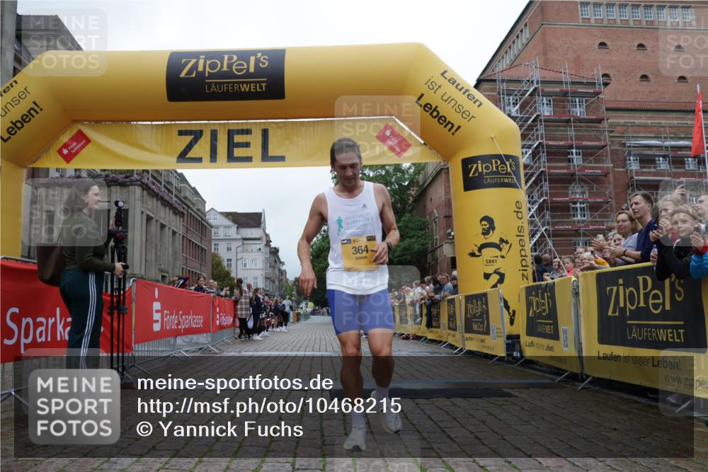 13.09.2026 - Kiel Lauf Yannick Fuchs http://msf.ph/oto/10468215 13.09.2026 10:17:56 Ziel 11389, 364 meine-sportfotos.de