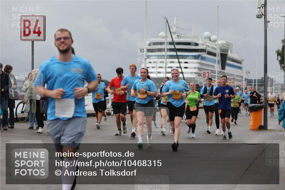 13.09.2026 - Kiel Lauf Andreas Tolksdorf http://msf.ph/oto/10468315 13.09.2026 12:08:34 Kiellinie 4, 2957, 1240, 7109, 1236, 828, 3 meine-sportfotos.de