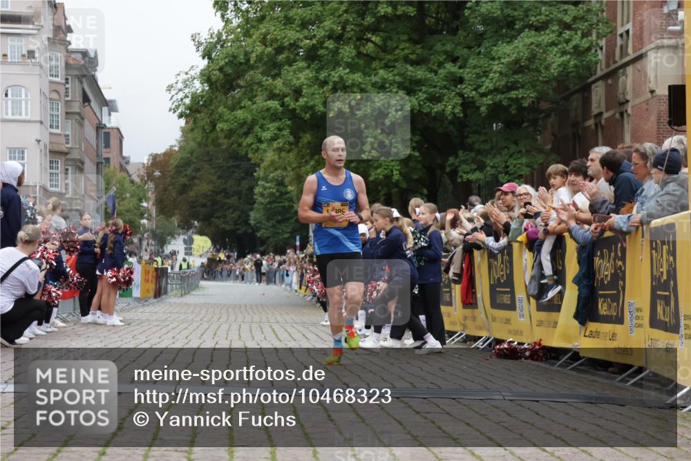 13.09.2026 - Kiel Lauf Yannick Fuchs http://msf.ph/oto/10468323 13.09.2026 10:18:24 Ziel 6604, 11389, 11389 meine-sportfotos.de