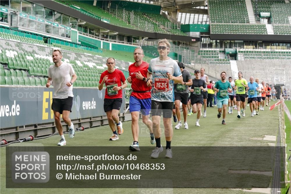 13.09.2026 - 21. swb-Marathon Bremen Michael Burmester http://msf.ph/oto/10468353 13.09.2026 12:57:37 Laufen im Stadion 141, 334, 431, 511, 672, 769, 776, 789, 790, 857, 876, 909, 948, 1010, 1119, 1130, 1191, 1199, 1254, 1281, 1535, 1601, 1642, 1647, 1752, 1809, 1881, 1900, 1933, 1972, 2001, 2040, 2046, 2051, 2075, 2324, 2343, 2371, 2397, 2402, 2423, 2425, 2473, 2493, 2535, 2634, 2640, 2671, 2761, 2812, 2903, 2904, 2948, 3051, 3078, 3138, 3148, 3182, 3186, 3202, 3319, 3338, 3348, 3450, 3458, 3514, 3534, 3560, 3634, 3655, 3685, 3690, 3695, 3760, 3813, 3866, 3933, 3939, 4101, 4316, 4319 meine-sportfotos.de