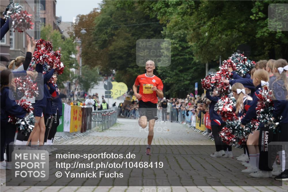 13.09.2026 - Kiel Lauf Yannick Fuchs http://msf.ph/oto/10468419 13.09.2026 10:18:56 Ziel 2539, 6604 meine-sportfotos.de