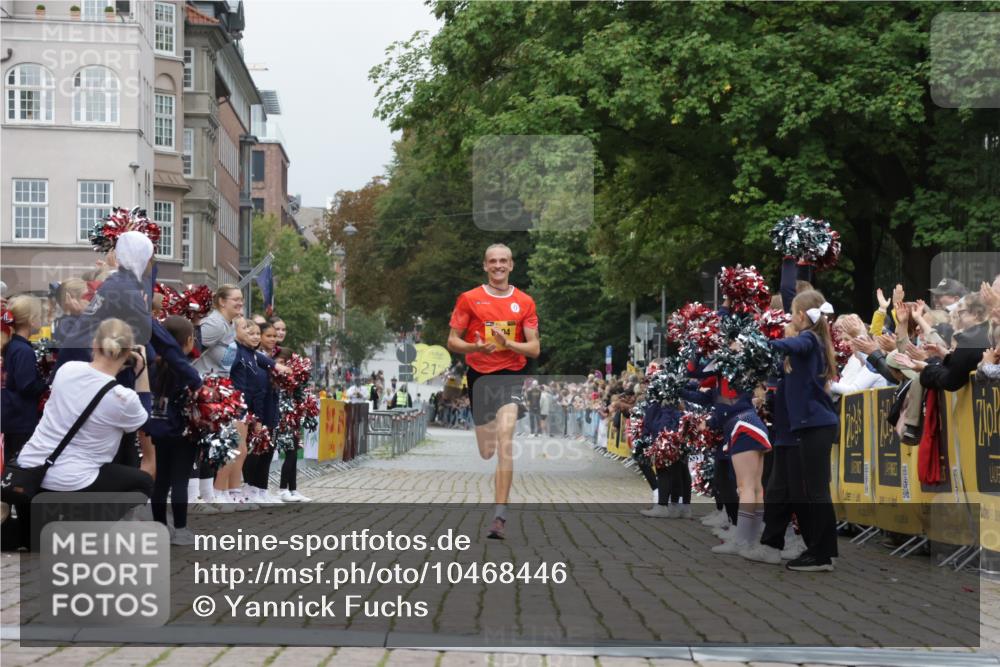 13.09.2026 - Kiel Lauf Yannick Fuchs http://msf.ph/oto/10468446 13.09.2026 10:18:57 Ziel 2539, 6604, 6604 meine-sportfotos.de