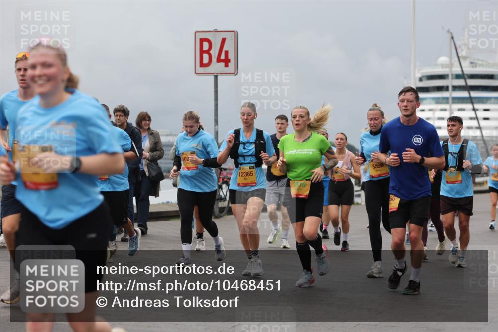 13.09.2026 - Kiel Lauf Andreas Tolksdorf http://msf.ph/oto/10468451 13.09.2026 12:08:39 Kiellinie 4, 102, 39, 12365, 1810, 3599, 66 meine-sportfotos.de