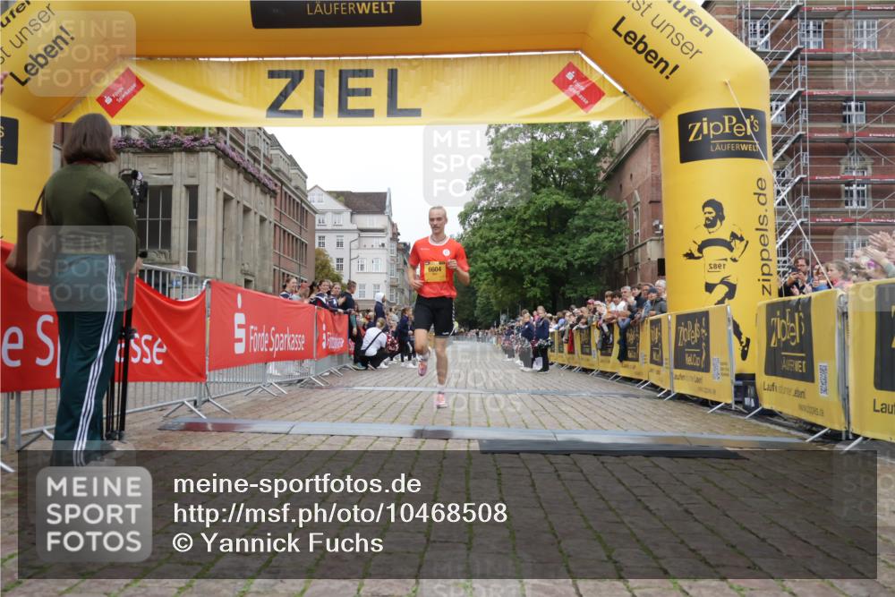 13.09.2026 - Kiel Lauf Yannick Fuchs http://msf.ph/oto/10468508 13.09.2026 10:19:00 Ziel 2539, 2539, 6604, 6604 meine-sportfotos.de