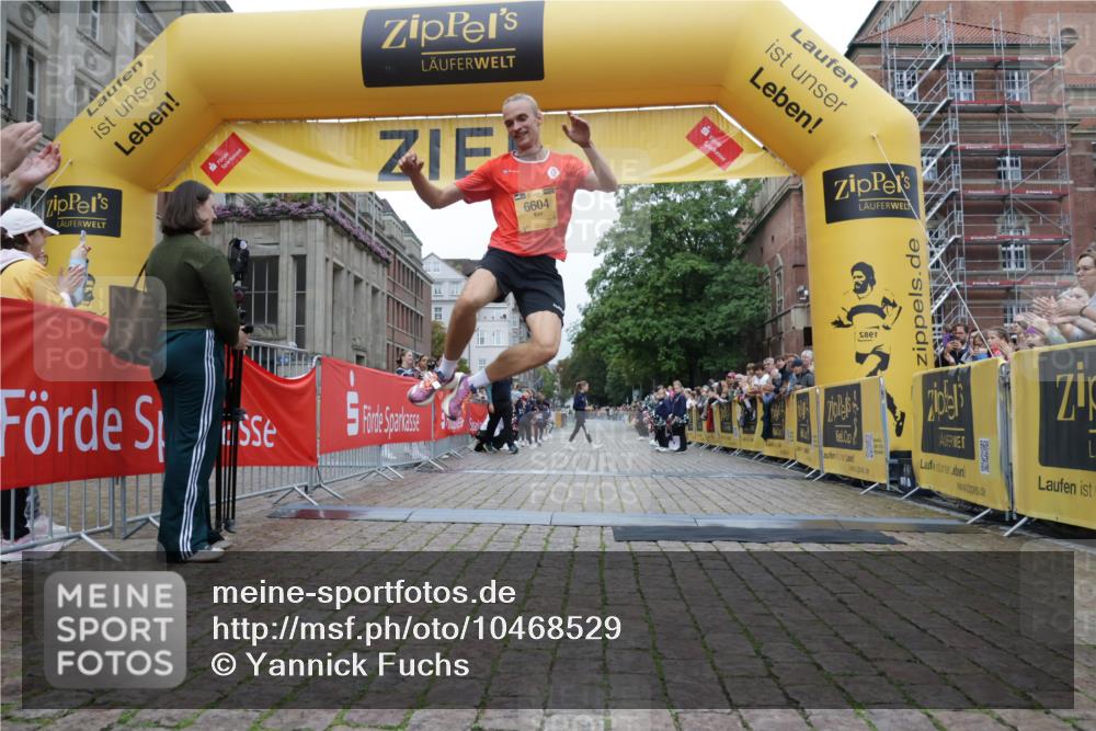 13.09.2026 - Kiel Lauf Yannick Fuchs http://msf.ph/oto/10468529 13.09.2026 10:19:01 Ziel 2539, 6604 meine-sportfotos.de