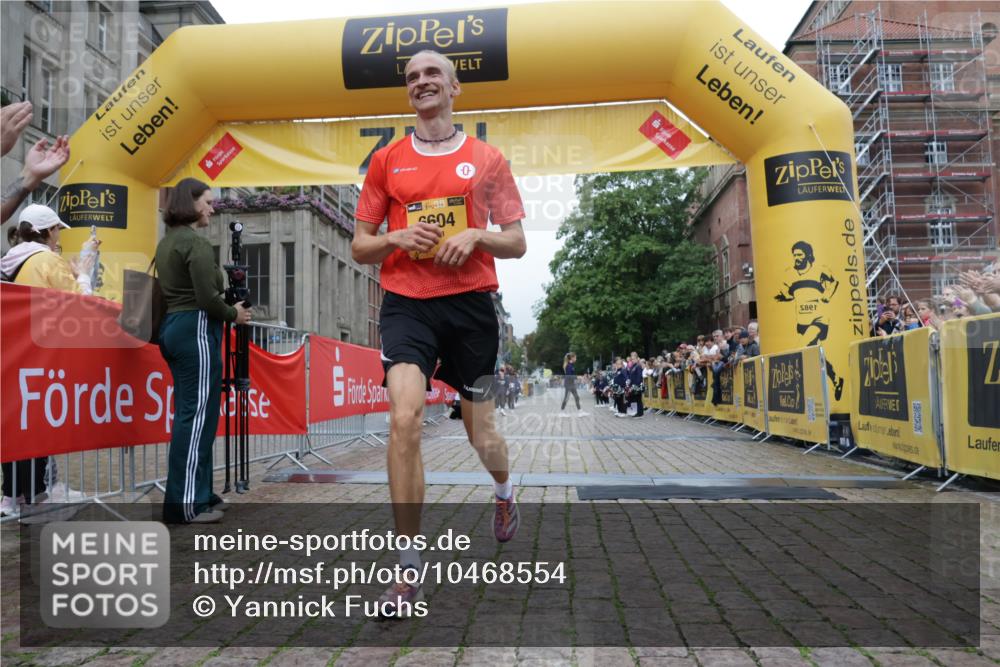 13.09.2026 - Kiel Lauf Yannick Fuchs http://msf.ph/oto/10468554 13.09.2026 10:19:02 Ziel 2539, 6604 meine-sportfotos.de