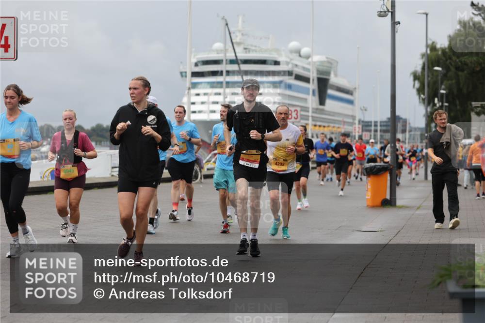 13.09.2026 - Kiel Lauf Andreas Tolksdorf http://msf.ph/oto/10468719 13.09.2026 12:08:50 Kiellinie 8945, 1207, 4203, 83 meine-sportfotos.de