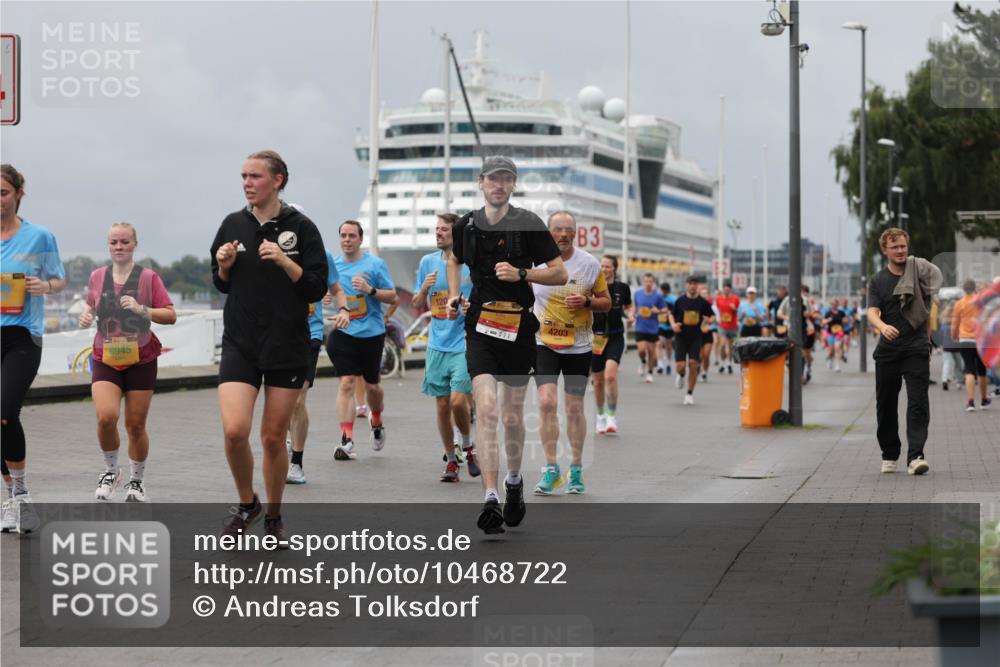 13.09.2026 - Kiel Lauf Andreas Tolksdorf http://msf.ph/oto/10468722 13.09.2026 12:08:51 Kiellinie 8945, 120, 4203, 3 meine-sportfotos.de