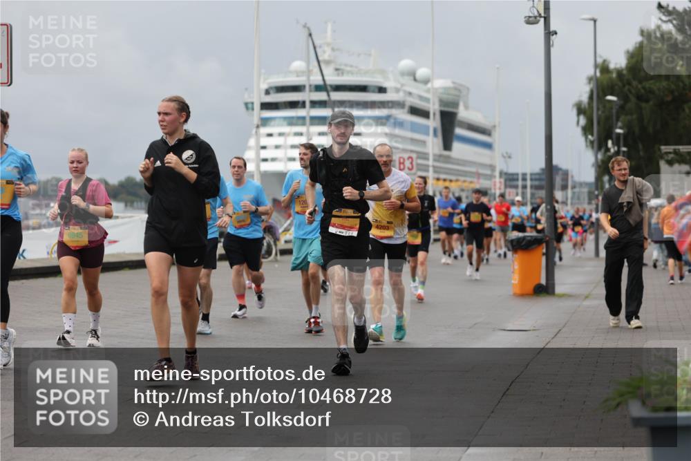 13.09.2026 - Kiel Lauf Andreas Tolksdorf http://msf.ph/oto/10468728 13.09.2026 12:08:51 Kiellinie 8945, 120, 4203, 3 meine-sportfotos.de
