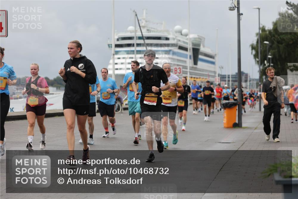 13.09.2026 - Kiel Lauf Andreas Tolksdorf http://msf.ph/oto/10468732 13.09.2026 12:08:51 Kiellinie 38, 1, 39, 8945, 4203, 3 meine-sportfotos.de