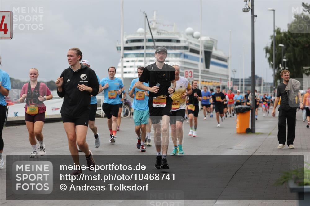 13.09.2026 - Kiel Lauf Andreas Tolksdorf http://msf.ph/oto/10468741 13.09.2026 12:08:51 Kiellinie 4, 8945, 1207, 1203, 3 meine-sportfotos.de