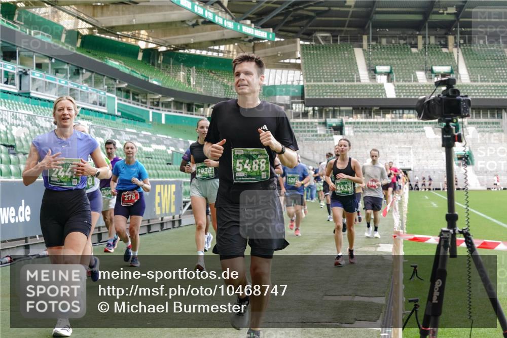 13.09.2026 - 21. swb-Marathon Bremen Michael Burmester http://msf.ph/oto/10468747 13.09.2026 13:13:53 Laufen im Stadion 118, 183, 270, 278, 349, 460, 514, 576, 600, 631, 695, 702, 768, 933, 950, 956, 1005, 1008, 1143, 1286, 1334, 1392, 1408, 1426, 1573, 1596, 1641, 1818, 1819, 1991, 2005, 2024, 2035, 2079, 2233, 2264, 2314, 2387, 2412, 2439, 2457, 2461, 2478, 2505, 2521, 2540, 2564, 2612, 2665, 2684, 2693, 2765, 2773, 2792, 2815, 2816, 2829, 2838, 2860, 2884, 2887, 2895, 2921, 2963, 2966, 2972, 2975, 2978, 3016, 3111, 3209, 3253, 3277, 3293, 3304, 3313, 3378, 3405, 3428, 3434, 3653, 3661, 4080 meine-sportfotos.de