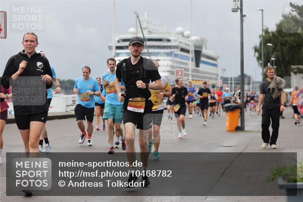 13.09.2026 - Kiel Lauf Andreas Tolksdorf http://msf.ph/oto/10468782 13.09.2026 12:08:52 Kiellinie 1207, 38, 3 meine-sportfotos.de