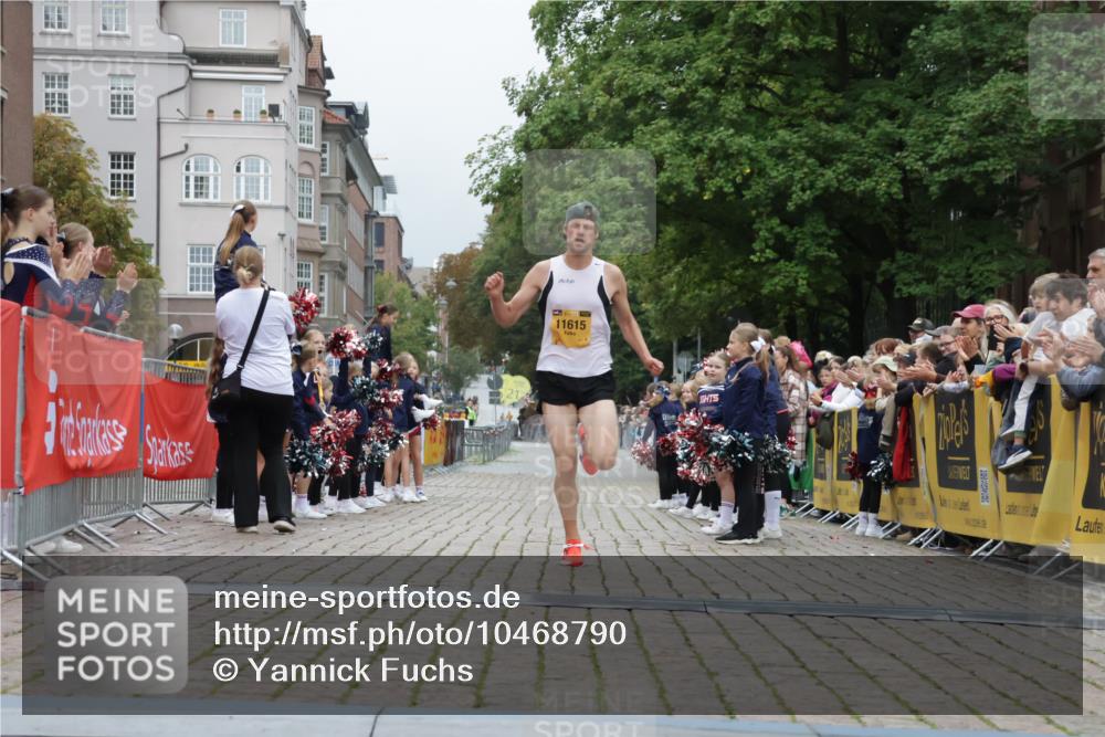 13.09.2026 - Kiel Lauf Yannick Fuchs http://msf.ph/oto/10468790 13.09.2026 10:20:22 Ziel 6584, 11615, 6049, 11615 meine-sportfotos.de