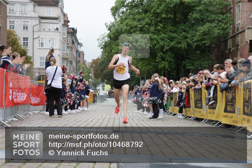 13.09.2026 - Kiel Lauf Yannick Fuchs http://msf.ph/oto/10468792 13.09.2026 10:20:22 Ziel 6584, 11615, 6049, 11615 meine-sportfotos.de