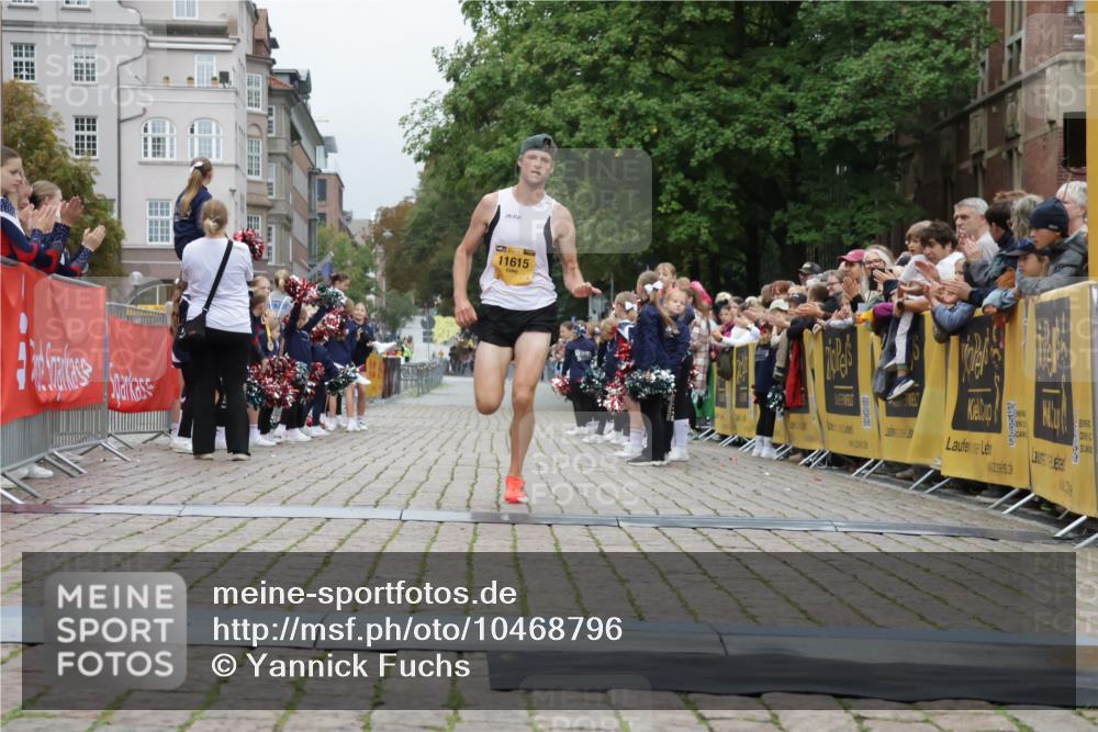 13.09.2026 - Kiel Lauf Yannick Fuchs http://msf.ph/oto/10468796 13.09.2026 10:20:22 Ziel 6584, 11615, 6049, 11615 meine-sportfotos.de