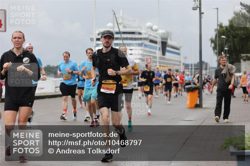 13.09.2026 - Kiel Lauf Andreas Tolksdorf http://msf.ph/oto/10468797 13.09.2026 12:08:52 Kiellinie 120, 3, 35, 203, 3 meine-sportfotos.de