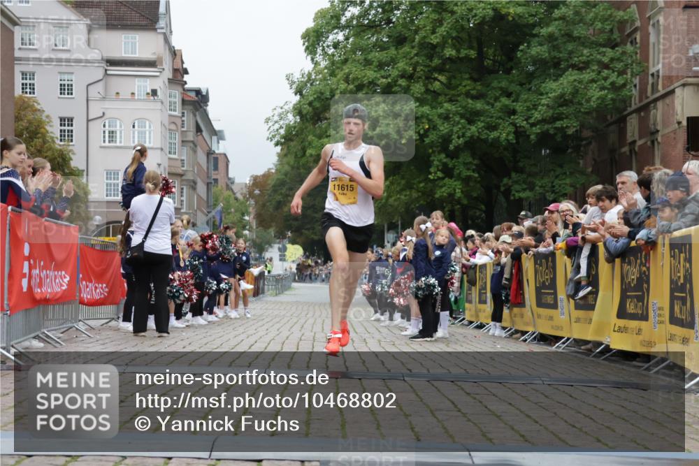 13.09.2026 - Kiel Lauf Yannick Fuchs http://msf.ph/oto/10468802 13.09.2026 10:20:23 Ziel 6584, 11615, 6049, 11615 meine-sportfotos.de