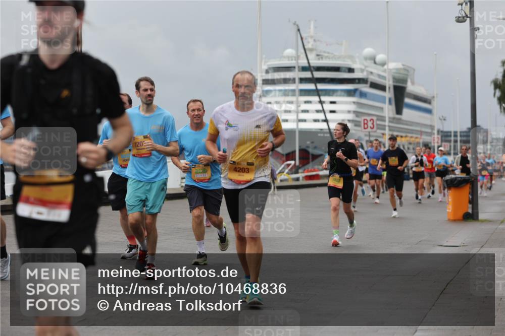 13.09.2026 - Kiel Lauf Andreas Tolksdorf http://msf.ph/oto/10468836 13.09.2026 12:08:54 Kiellinie 8, 39, 1203, 8430, 4203, 7232, 3 meine-sportfotos.de
