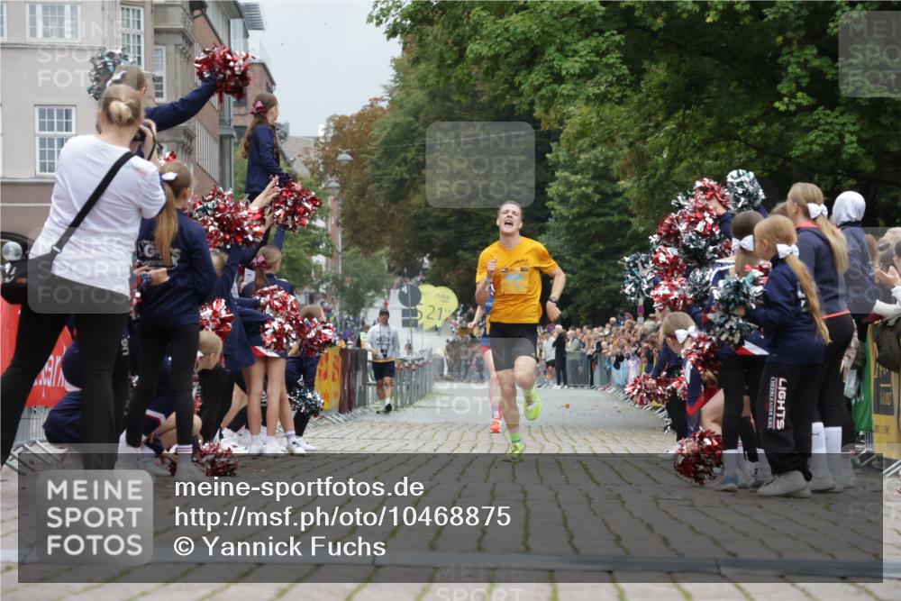 13.09.2026 - Kiel Lauf Yannick Fuchs http://msf.ph/oto/10468875 13.09.2026 10:20:58 Ziel 6049, 6584, 12149, 6584 meine-sportfotos.de