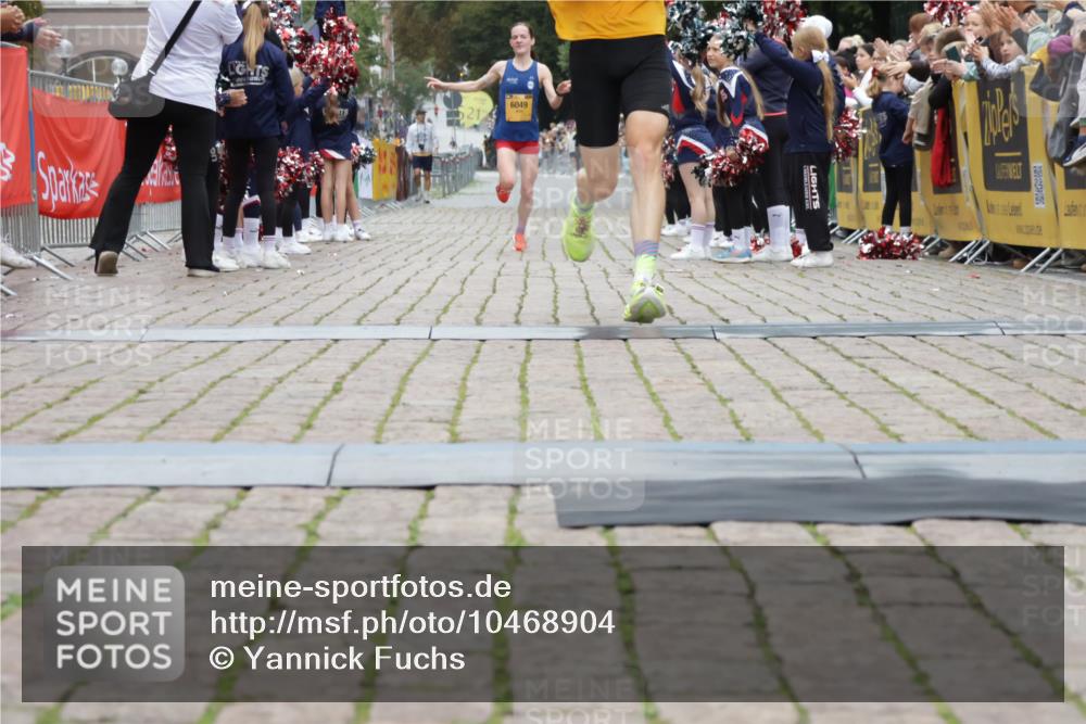 13.09.2026 - Kiel Lauf Yannick Fuchs http://msf.ph/oto/10468904 13.09.2026 10:21:00 Ziel 6049, 6584, 12149, 6584 meine-sportfotos.de