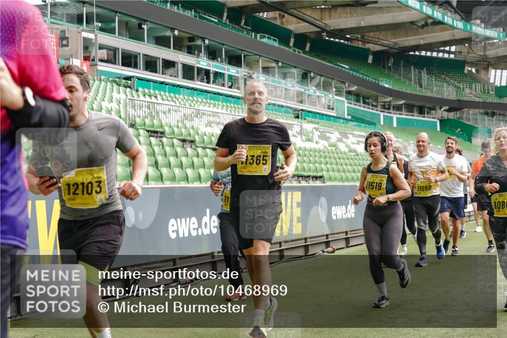 13.09.2026 - 21. swb-Marathon Bremen Michael Burmester http://msf.ph/oto/10468969 13.09.2026 10:36:11 Laufen im Stadion 10092, 10093, 10144, 10152, 10153, 10154, 10157, 10160, 10173, 10175, 10181, 10182, 10185, 10187, 10195, 10198, 10237, 10245, 10251, 10257, 10263, 10272, 10275, 10278, 10291, 10296, 10306, 10309, 10331, 10332, 10338, 10357, 10377, 10382, 10390, 10403, 10409, 10411, 10420, 10427, 10429, 10439, 10473, 10477, 10481, 10492, 10497, 10500, 10528, 10531, 10559, 10560, 10569, 10607, 10613, 10617, 10633, 10636, 10647, 10648, 10671, 10672, 10677, 10715 meine-sportfotos.de