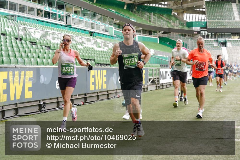 13.09.2026 - 21. swb-Marathon Bremen Michael Burmester http://msf.ph/oto/10469025 13.09.2026 12:57:49 Laufen im Stadion 141, 148, 334, 431, 511, 672, 769, 776, 789, 790, 857, 876, 909, 1010, 1119, 1130, 1191, 1199, 1254, 1281, 1535, 1601, 1642, 1647, 1752, 1809, 1881, 1900, 1931, 1933, 1972, 2040, 2046, 2051, 2075, 2324, 2343, 2371, 2397, 2402, 2423, 2425, 2473, 2493, 2634, 2640, 2671, 2761, 2771, 2807, 2812, 2903, 2904, 3051, 3078, 3138, 3148, 3182, 3186, 3319, 3338, 3450, 3458, 3514, 3534, 3560, 3634, 3655, 3685, 3690, 3695, 3760, 3813, 3866, 3933, 3939, 4101, 4316, 4319 meine-sportfotos.de