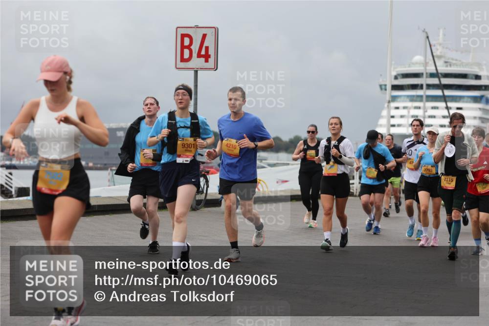 13.09.2026 - Kiel Lauf Andreas Tolksdorf http://msf.ph/oto/10469065 13.09.2026 12:09:05 Kiellinie 4, 11, 39, 9301, 4, 35, 4210, 7793, 7115 meine-sportfotos.de