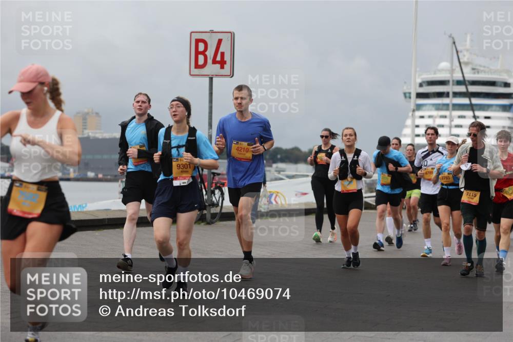 13.09.2026 - Kiel Lauf Andreas Tolksdorf http://msf.ph/oto/10469074 13.09.2026 12:09:06 Kiellinie 9301, 4, 4210, 4799, 7793, 7115 meine-sportfotos.de