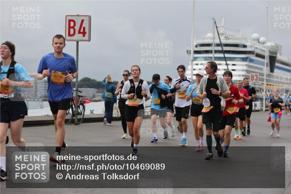 13.09.2026 - Kiel Lauf Andreas Tolksdorf http://msf.ph/oto/10469089 13.09.2026 12:09:07 Kiellinie 930, 1, 4210, 4, 3376, 4799, 7793, 15, 3 meine-sportfotos.de