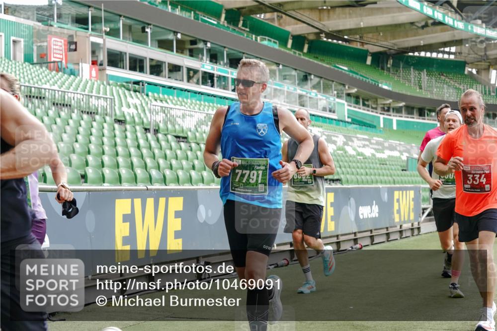 13.09.2026 - 21. swb-Marathon Bremen Michael Burmester http://msf.ph/oto/10469091 13.09.2026 12:57:51 Laufen im Stadion 141, 148, 334, 431, 511, 672, 769, 776, 789, 790, 857, 909, 1010, 1119, 1130, 1191, 1199, 1254, 1281, 1535, 1601, 1642, 1647, 1752, 1809, 1881, 1900, 1931, 1933, 1972, 2046, 2051, 2075, 2324, 2343, 2371, 2397, 2402, 2423, 2425, 2473, 2493, 2634, 2640, 2671, 2761, 2771, 2807, 2903, 2904, 3051, 3078, 3138, 3148, 3182, 3186, 3319, 3338, 3450, 3458, 3514, 3534, 3560, 3634, 3655, 3685, 3690, 3695, 3760, 3813, 3866, 3933, 3939, 4101, 4316, 4319, 205 meine-sportfotos.de