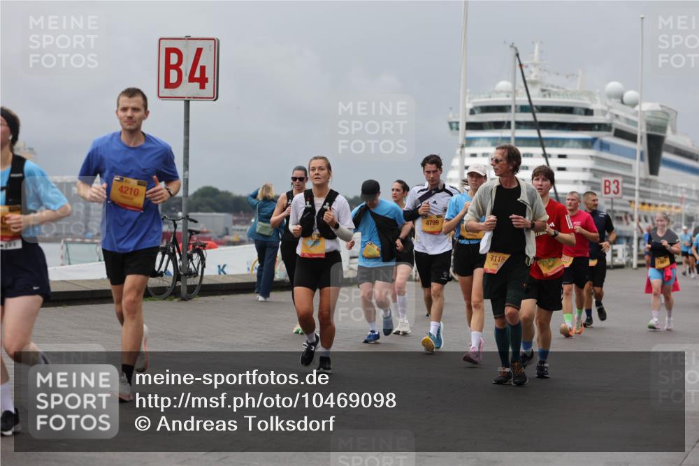 13.09.2026 - Kiel Lauf Andreas Tolksdorf http://msf.ph/oto/10469098 13.09.2026 12:09:07 Kiellinie 4, 4210, 4799, 7115, 3 meine-sportfotos.de