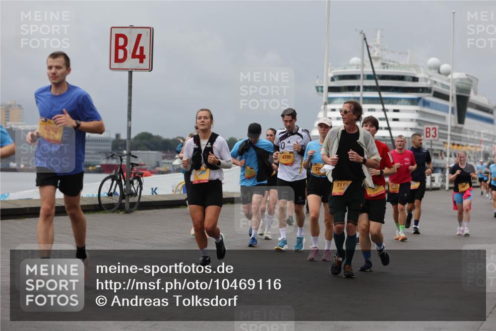 13.09.2026 - Kiel Lauf Andreas Tolksdorf http://msf.ph/oto/10469116 13.09.2026 12:09:07 Kiellinie 4210, 4, 4799, 77, 7115, 12231, 3 meine-sportfotos.de