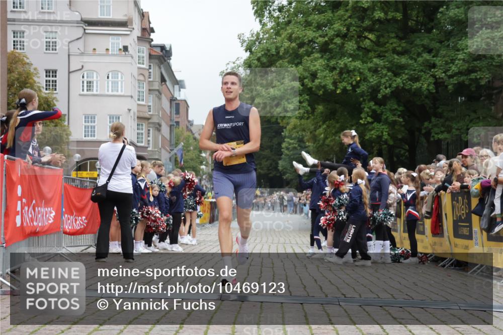 13.09.2026 - Kiel Lauf Yannick Fuchs http://msf.ph/oto/10469123 13.09.2026 10:21:42 Ziel 3788, 12149, 1987, 9681, 12148, 12149 meine-sportfotos.de
