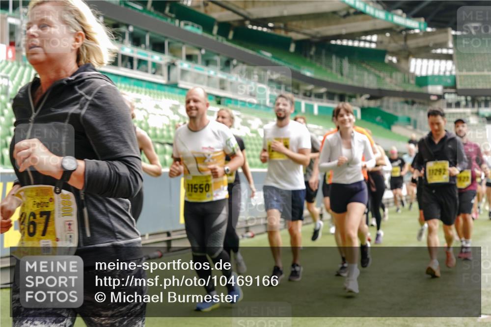 13.09.2026 - 21. swb-Marathon Bremen Michael Burmester http://msf.ph/oto/10469166 13.09.2026 10:36:13 Laufen im Stadion 10092, 10093, 10144, 10152, 10153, 10154, 10157, 10160, 10173, 10175, 10181, 10182, 10185, 10186, 10187, 10195, 10198, 10237, 10245, 10251, 10257, 10263, 10272, 10275, 10278, 10291, 10296, 10306, 10309, 10331, 10332, 10338, 10357, 10377, 10382, 10390, 10403, 10409, 10411, 10420, 10427, 10429, 10439, 10473, 10477, 10481, 10492, 10497, 10500, 10528, 10531, 10559, 10560, 10569, 10607, 10613, 10617, 10633, 10636, 10647, 10648, 10659, 10671, 10672, 10677, 10715 meine-sportfotos.de