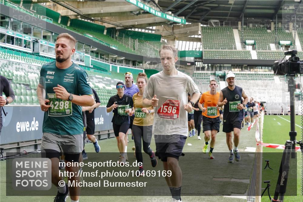 13.09.2026 - 21. swb-Marathon Bremen Michael Burmester http://msf.ph/oto/10469169 13.09.2026 13:13:59 Laufen im Stadion 183, 270, 278, 349, 460, 576, 600, 631, 695, 702, 768, 933, 950, 956, 1005, 1008, 1143, 1286, 1392, 1408, 1426, 1573, 1596, 1641, 1818, 1819, 1991, 2005, 2024, 2035, 2079, 2233, 2264, 2314, 2387, 2412, 2439, 2457, 2461, 2478, 2494, 2505, 2521, 2540, 2564, 2612, 2665, 2684, 2693, 2765, 2773, 2792, 2816, 2829, 2838, 2860, 2884, 2887, 2895, 2921, 2963, 2972, 2975, 2978, 3016, 3111, 3209, 3253, 3277, 3293, 3304, 3313, 3378, 3405, 3428, 3434, 3653, 3661, 4080 meine-sportfotos.de
