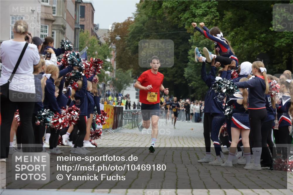 13.09.2026 - Kiel Lauf Yannick Fuchs http://msf.ph/oto/10469180 13.09.2026 10:22:12 Ziel 1987, 3732, 4621, 8708, 1987, 3788, 9681, 12148, 8240 meine-sportfotos.de