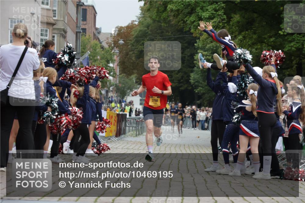 13.09.2026 - Kiel Lauf Yannick Fuchs http://msf.ph/oto/10469195 13.09.2026 10:22:12 Ziel 1987, 3732, 4621, 8708, 1987, 3788, 9681, 12148, 8240 meine-sportfotos.de