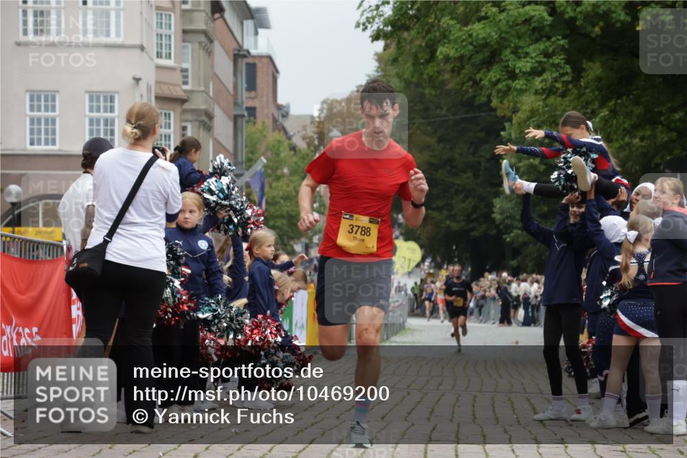 13.09.2026 - Kiel Lauf Yannick Fuchs http://msf.ph/oto/10469200 13.09.2026 10:22:14 Ziel 3732, 4621, 8708, 1987, 3732, 3788, 9681, 12148, 8240, 3788 meine-sportfotos.de