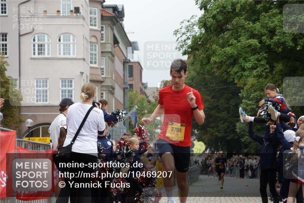 13.09.2026 - Kiel Lauf Yannick Fuchs http://msf.ph/oto/10469207 13.09.2026 10:22:14 Ziel 3732, 4621, 8708, 1987, 3732, 3788, 9681, 12148, 8240, 3788 meine-sportfotos.de